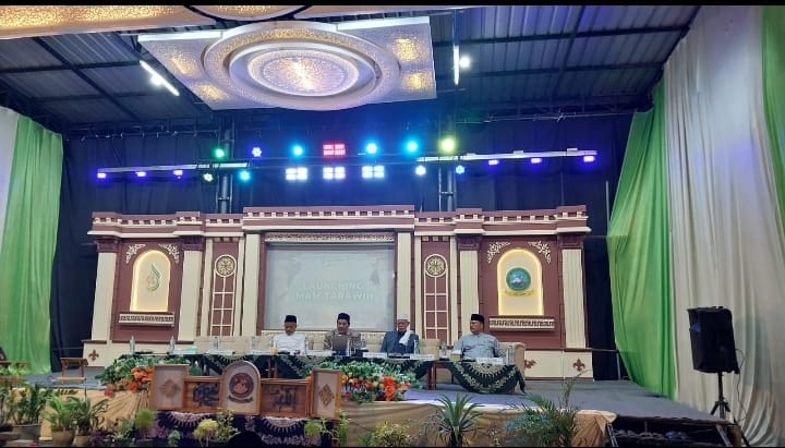 Foto: KH. Ainul Yaqin Bersama Para Tamu Kehormatan